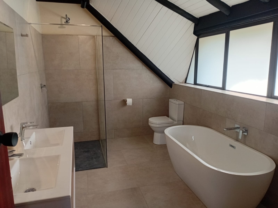 To Let 4 Bedroom Property for Rent in Cintsa East Eastern Cape
